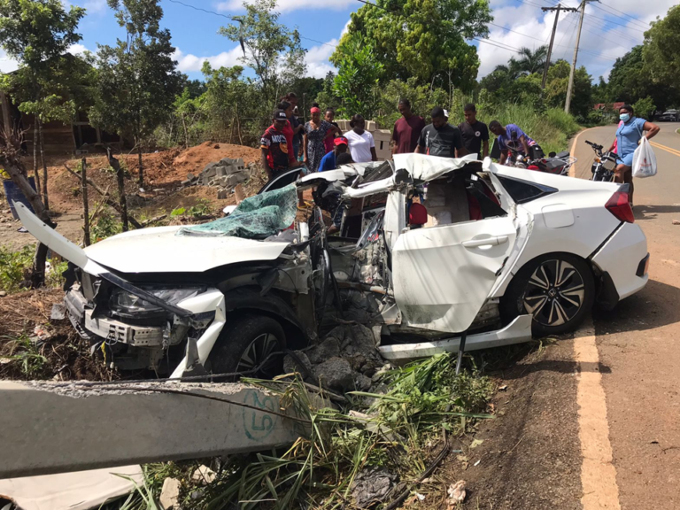 Mueren jóvenes al sufrir accidente en Monte Plata