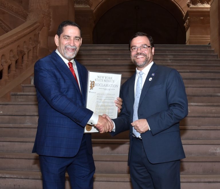 NY: Cónsul dominicano Eligio Jáquez recibe proclama Senado de New York