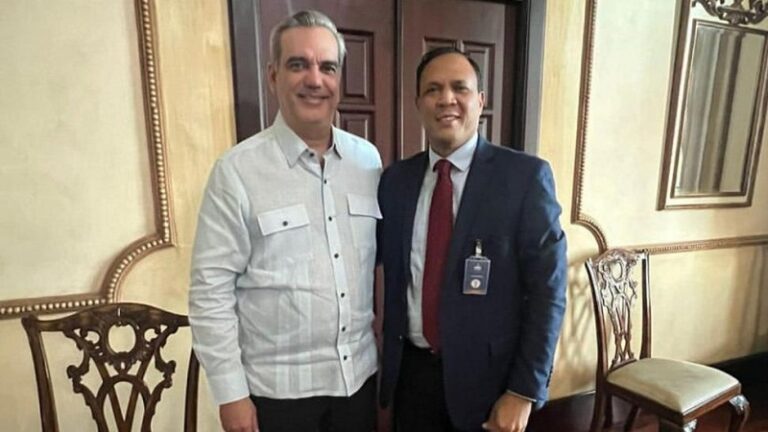 El legislador electo demócrata George Álvarez visita al presidente Luis Abinader